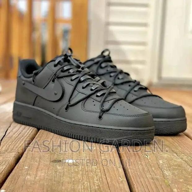 NIKE AIR FORCE 1 NEGRO DOBLE CORDÓN